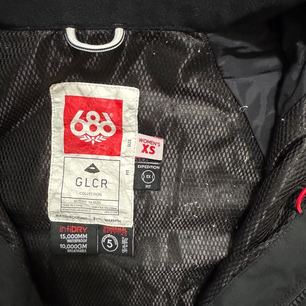 686 Women's Black Ski Jacket - Picture 5 of 9